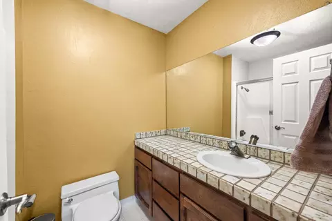 Bath - 1942 Blue Bell Ct, Cool, CA 95614 photo 3 of 4