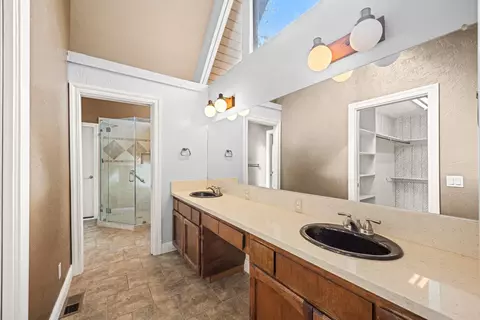 Bath - 1942 Blue Bell Ct, Cool, CA 95614 photo 1 of 4