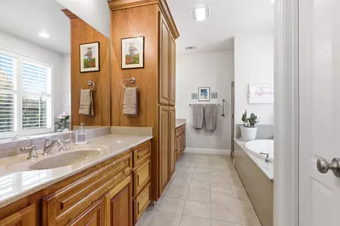 Bath - 347 E Milgeo Ave, Ripon, CA 95366 photo 2 of 5