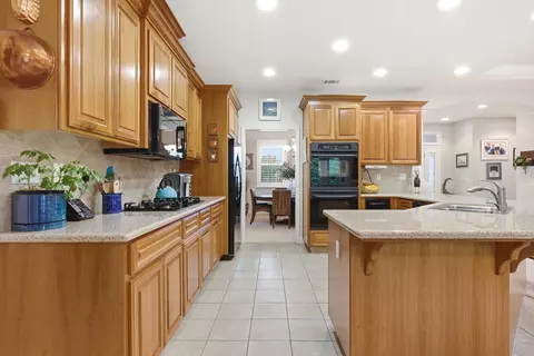 Kitchen - 347 E Milgeo Ave, Ripon, CA 95366 photo 3 of 4