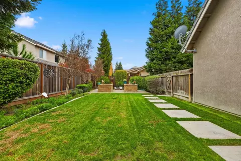 Exterior - 347 E Milgeo Ave, Ripon, CA 95366 photo 8 of 16
