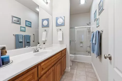 Bath - 347 E Milgeo Ave, Ripon, CA 95366 photo 1 of 5