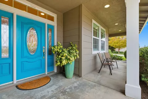 Entry Way - 347 E Milgeo Ave, Ripon, CA 95366 photo 2 of 6