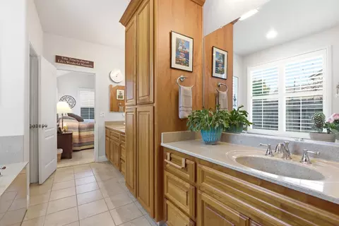 Bath - 347 E Milgeo Ave, Ripon, CA 95366 photo 3 of 5