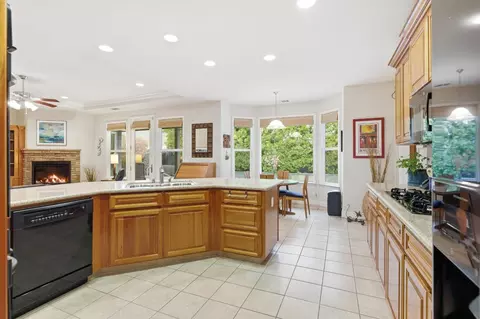 Kitchen - 347 E Milgeo Ave, Ripon, CA 95366 photo 2 of 4