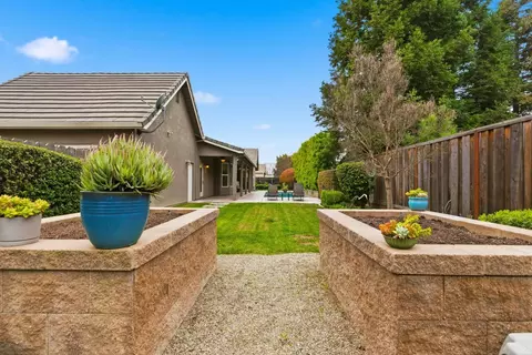 Exterior - 347 E Milgeo Ave, Ripon, CA 95366 photo 9 of 16