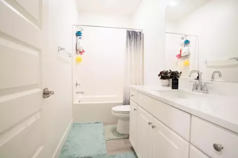 Bath - 7929 Titan Dr, Antelope, CA 95843 photo 2 of 2