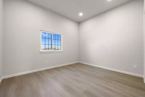 Bedroom - 8547 State Highway 33, Gustine, CA 95322 photo 2 of 2