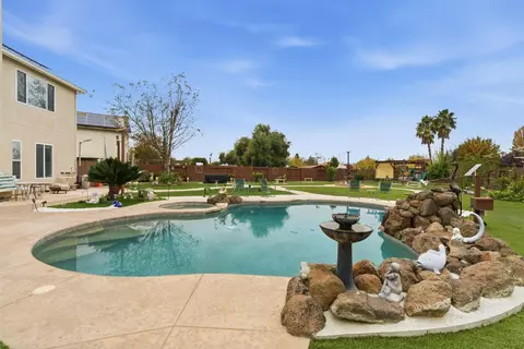 Exterior - 1502 Churcher Dr, Manteca, CA 95337 photo 2 of 8