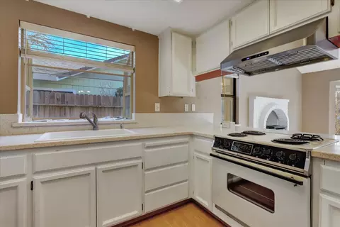 Kitchen - 111 Stanford Ct, Grass Valley, CA 95945 photo 2 of 7