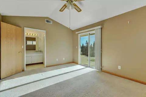 Bedroom - 111 Stanford Ct, Grass Valley, CA 95945 photo 2 of 15