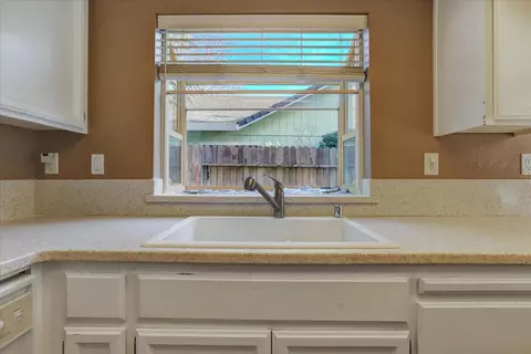 Kitchen - 111 Stanford Ct, Grass Valley, CA 95945 photo 6 of 7