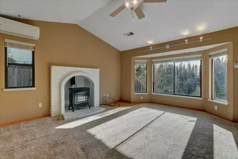Living - 111 Stanford Ct, Grass Valley, CA 95945 photo 9 of 10
