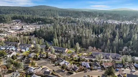 View/Area - 111 Stanford Ct, Grass Valley, CA 95945 photo 2 of 9