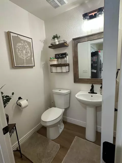 Bath - 1914 Remembrance Ln, Tracy, CA 95377 photo 1 of 5