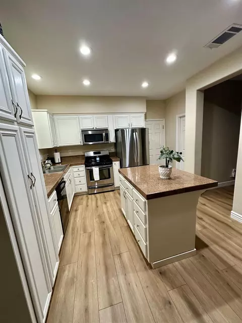 Kitchen - 1914 Remembrance Ln, Tracy, CA 95377 photo 2 of 2