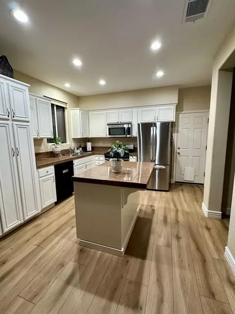 Kitchen - 1914 Remembrance Ln, Tracy, CA 95377 photo 1 of 2