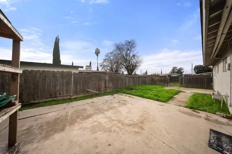 Exterior - 1500 Thorsen, Modesto, CA 95355 photo 6 of 8