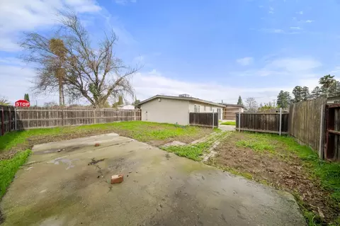 Exterior - 1500 Thorsen, Modesto, CA 95355 photo 4 of 8