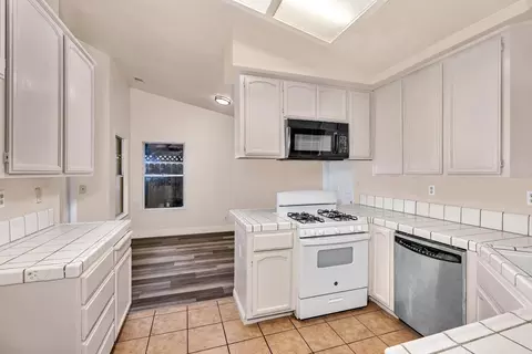 2408 Beatrice Ln, Modesto, CA 95355 photo 9