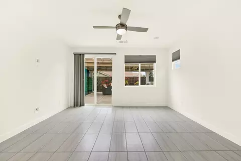Living - 953 Kennedy Dr, Winters, CA 95694 photo 2 of 9