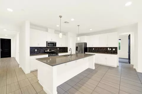 Kitchen - 953 Kennedy Dr, Winters, CA 95694 photo 5 of 8