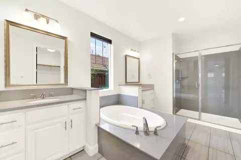 Bath - 953 Kennedy Dr, Winters, CA 95694 photo 6 of 6