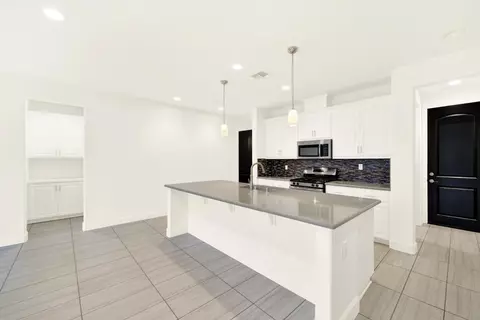 Kitchen - 953 Kennedy Dr, Winters, CA 95694 photo 3 of 8