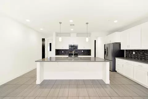 Kitchen - 953 Kennedy Dr, Winters, CA 95694 photo 4 of 8