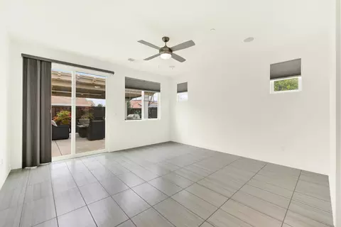 Living - 953 Kennedy Dr, Winters, CA 95694 photo 3 of 9