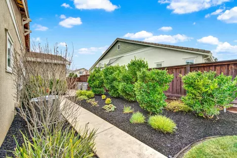 Exterior - 953 Kennedy Dr, Winters, CA 95694 photo 9 of 17