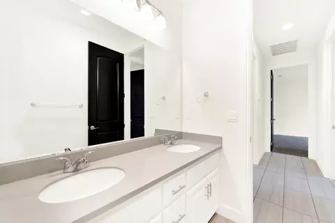 Bath - 953 Kennedy Dr, Winters, CA 95694 photo 2 of 6