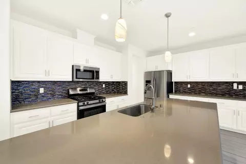 Kitchen - 953 Kennedy Dr, Winters, CA 95694 photo 6 of 8