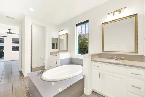 Bath - 953 Kennedy Dr, Winters, CA 95694 photo 5 of 6