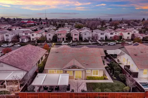 View/Area - 953 Kennedy Dr, Winters, CA 95694 photo 2 of 4