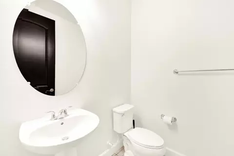 Bath - 953 Kennedy Dr, Winters, CA 95694 photo 1 of 6