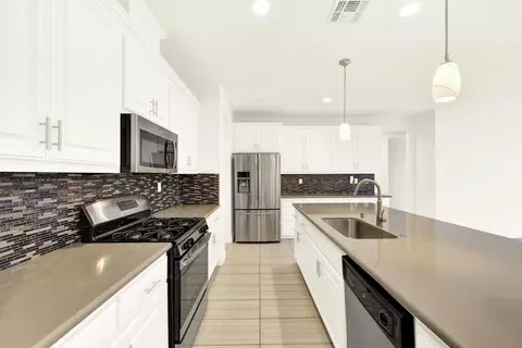 Kitchen - 953 Kennedy Dr, Winters, CA 95694 photo 7 of 8