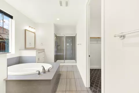 Bath - 953 Kennedy Dr, Winters, CA 95694 photo 4 of 6