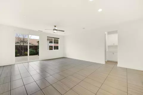 Living - 953 Kennedy Dr, Winters, CA 95694 photo 6 of 9