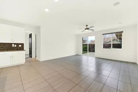 Living - 953 Kennedy Dr, Winters, CA 95694 photo 5 of 9