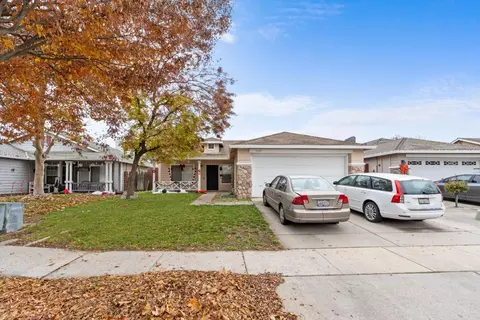 1240 Moonlight Dr, Ceres, CA 95307 photo 1
