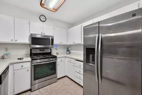 Kitchen - 7623 Roberta Ln, Antelope, CA 95843 photo 1 of 2