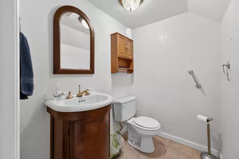 Bath - 7623 Roberta Ln, Antelope, CA 95843 photo 2 of 4