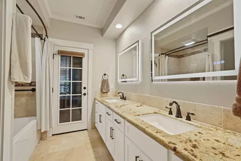 Bath - 1130 Vienna Dr, Lodi, CA 95242 photo 3 of 4