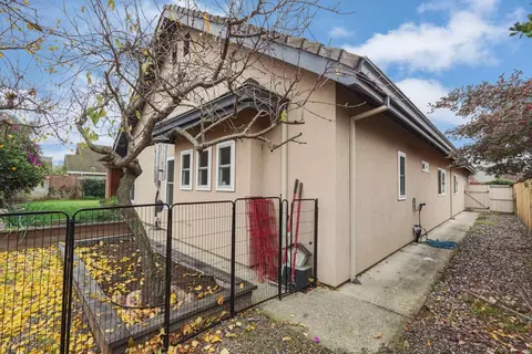 Exterior - 1130 Vienna Dr, Lodi, CA 95242 photo 12 of 14