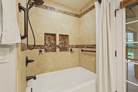 Bath - 1130 Vienna Dr, Lodi, CA 95242 photo 4 of 4