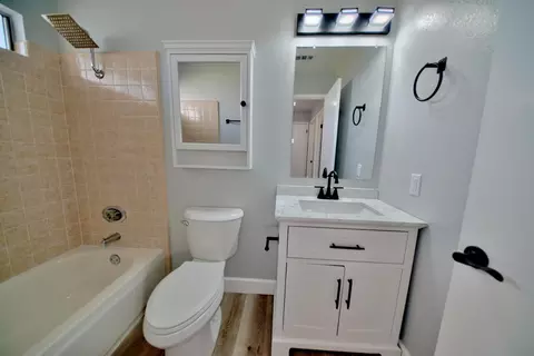 Bath - 5859 Central Ave, Newark, CA 94560 photo 4 of 15