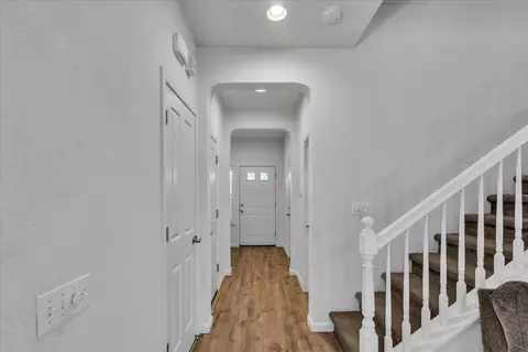 Entry Way - 2608 Greenleaf St, Manteca, CA 95337 photo 3 of 16