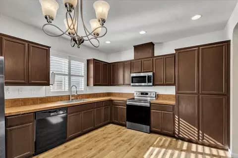 Kitchen - 2608 Greenleaf St, Manteca, CA 95337 photo 5 of 7