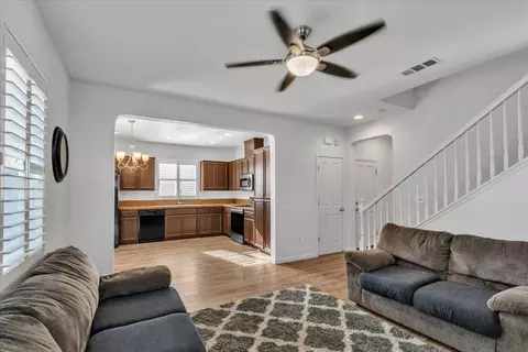 Entry Way - 2608 Greenleaf St, Manteca, CA 95337 photo 4 of 16